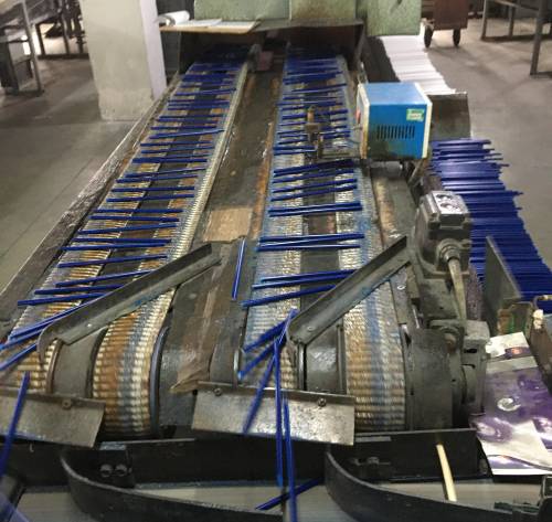 鉛筆行業(yè)噴漆現(xiàn)場(chǎng)