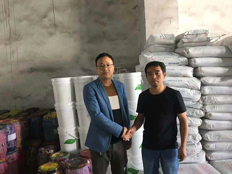 浙江噴漆廢水處理設(shè)備客戶合影